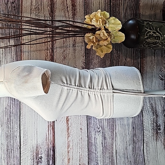 BETTER BE TAN SHORT SLEEVE RIBBED CINCHED CROP TOP - Picture 2 of 10